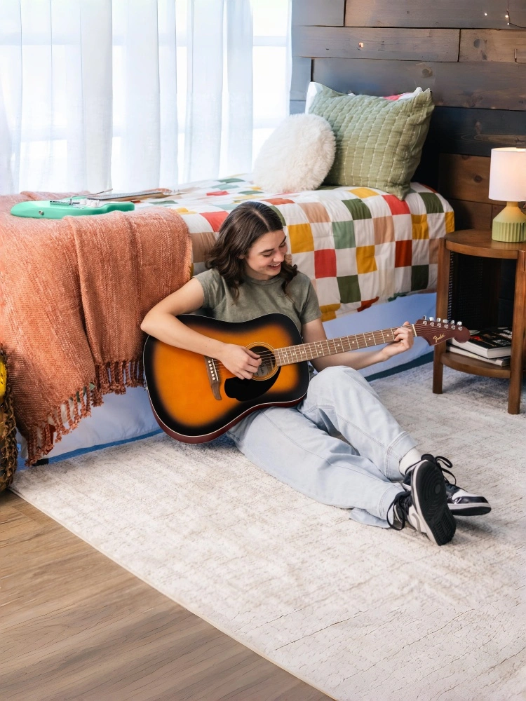 FENDER electric guitar and MusicGear