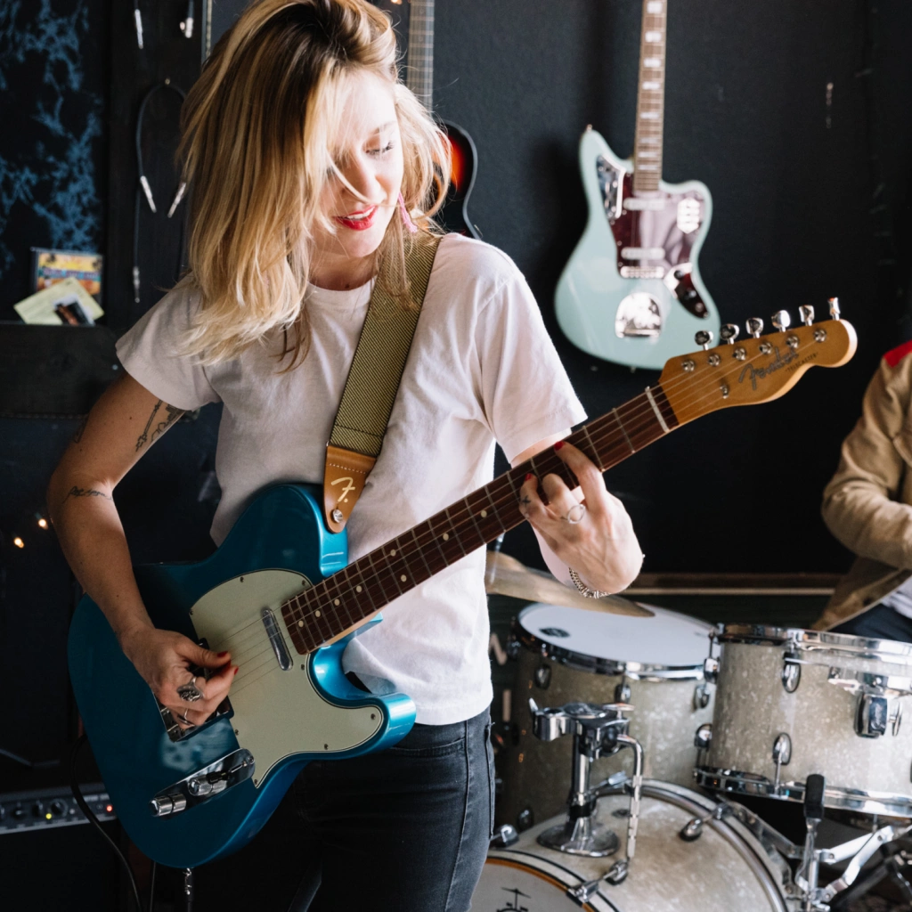 FENDER electric guitar and MusicGear