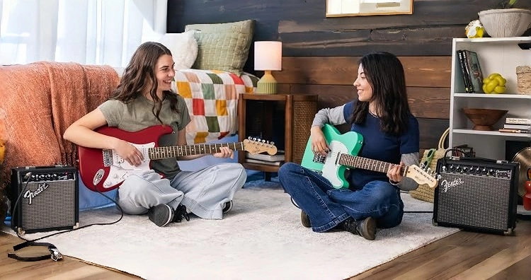 FENDER electric guitar and MusicGear